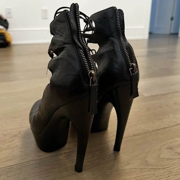 Alexander McQueen lace up booties - Picture 3 of 3